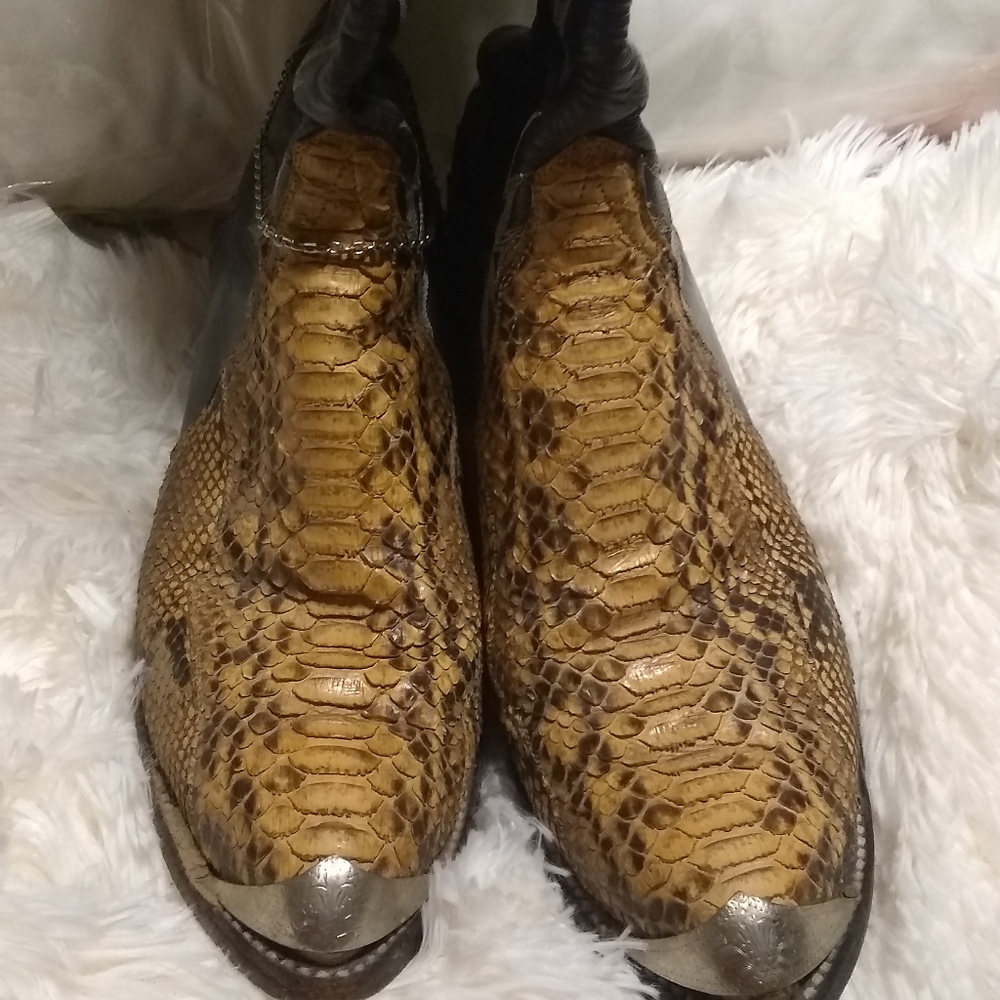 Boots - Picture 11 of 11